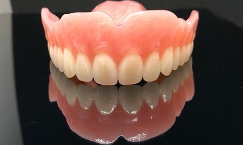 Full denture with Mondial teeth and a Lucitone 199 denture base